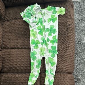 Bums and Roses 9-12 months Green Shamrock Kids One Piece with headband